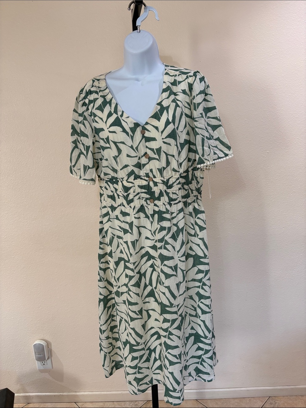 Luxology Green and Cream Leaf-Print Midi Dress